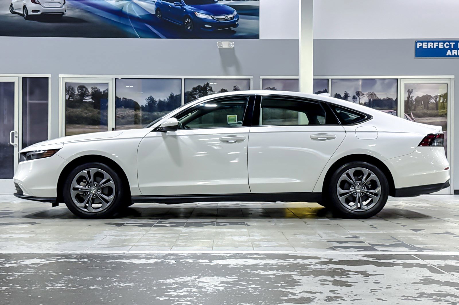 Used 2023 Honda Accord EX image 2