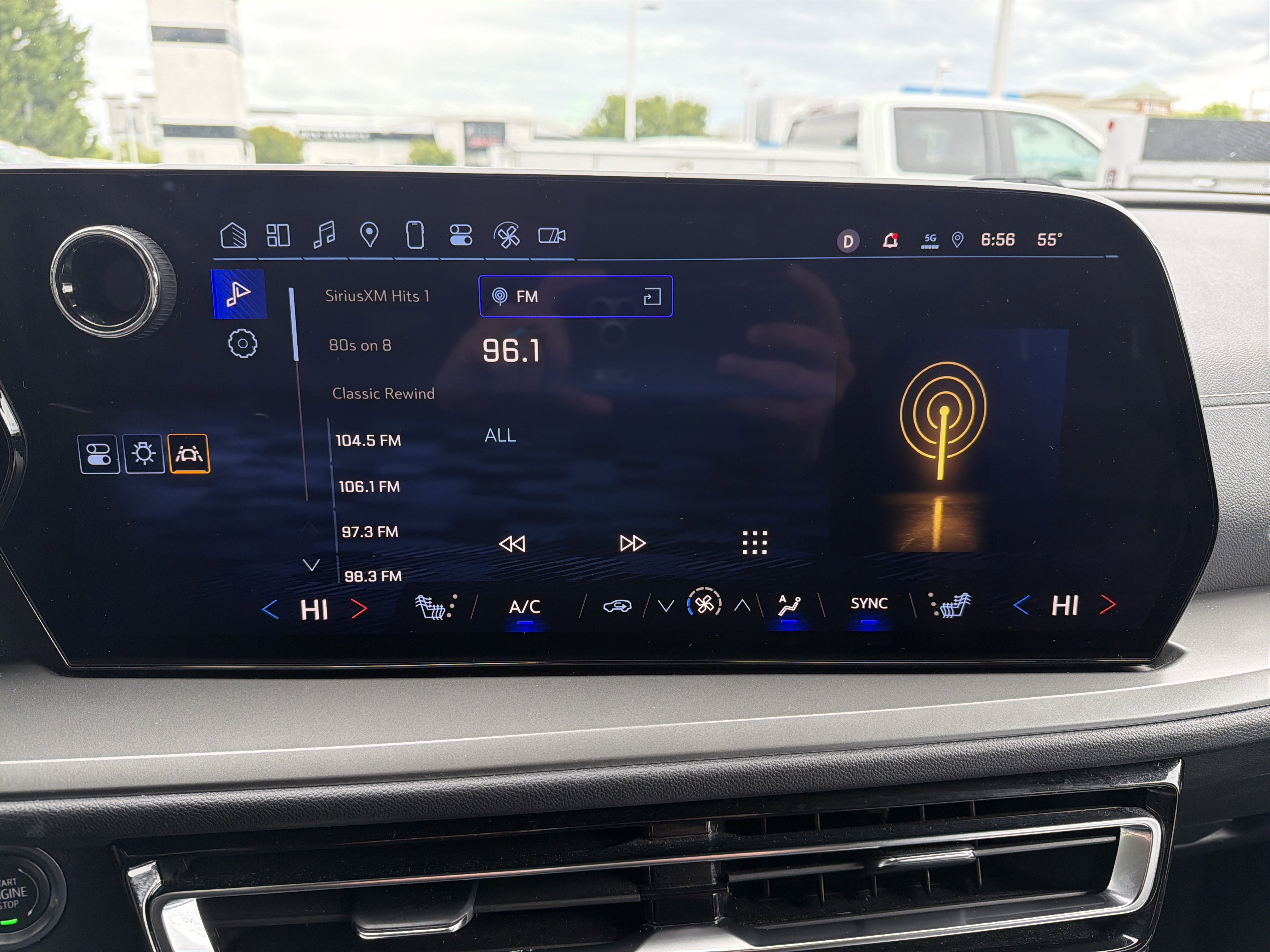 Used 2025 Chevrolet Traverse LT AWD/4WD image 23