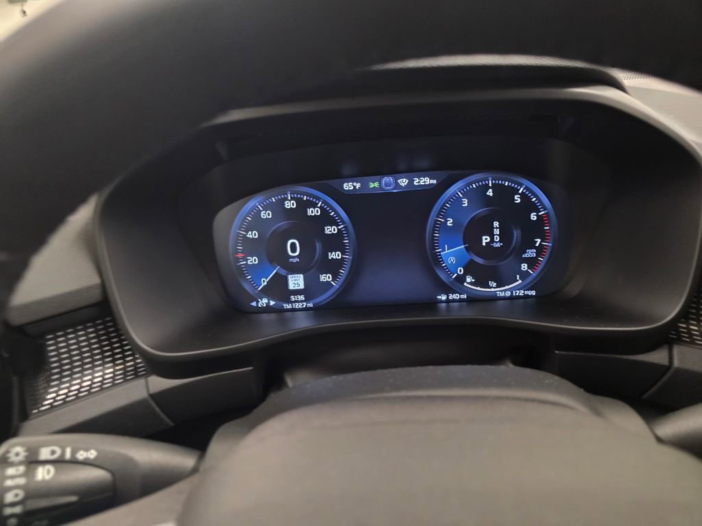 Used 2022 Volvo XC40 T5 R-Design w/ Advanced Package image 19