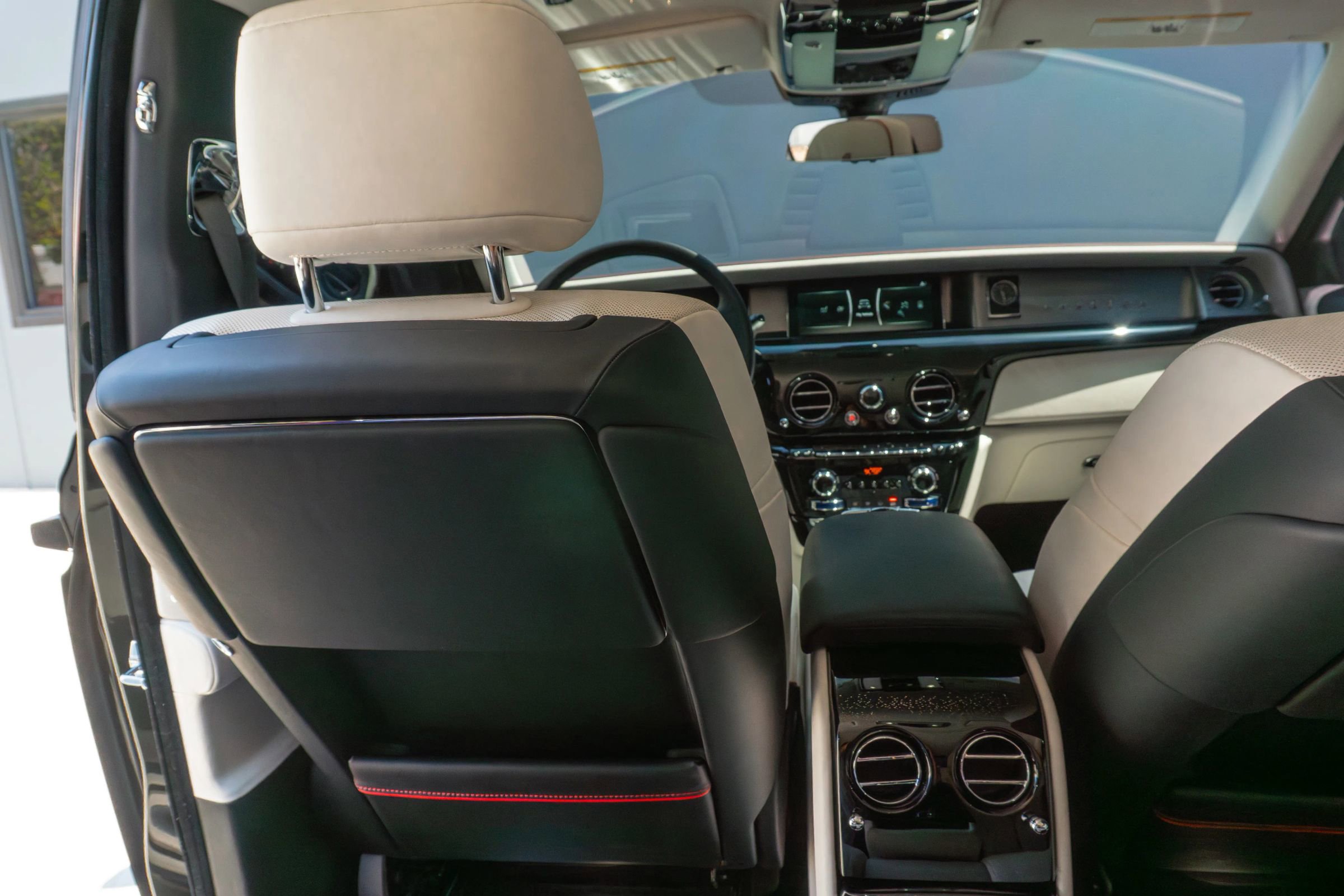 Used 2024 Rolls-Royce Phantom Sedan w/ The Phantom Package RWD image 80