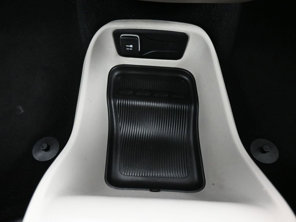 Used 2023 Chrysler Voyager LX image 25