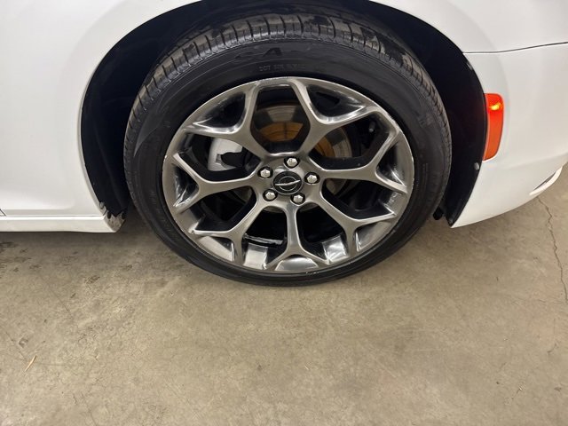 Used 2015 Chrysler 300 S image 27