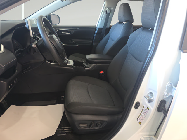 Used 2024 Toyota RAV4 XLE AWD/4WD image 12