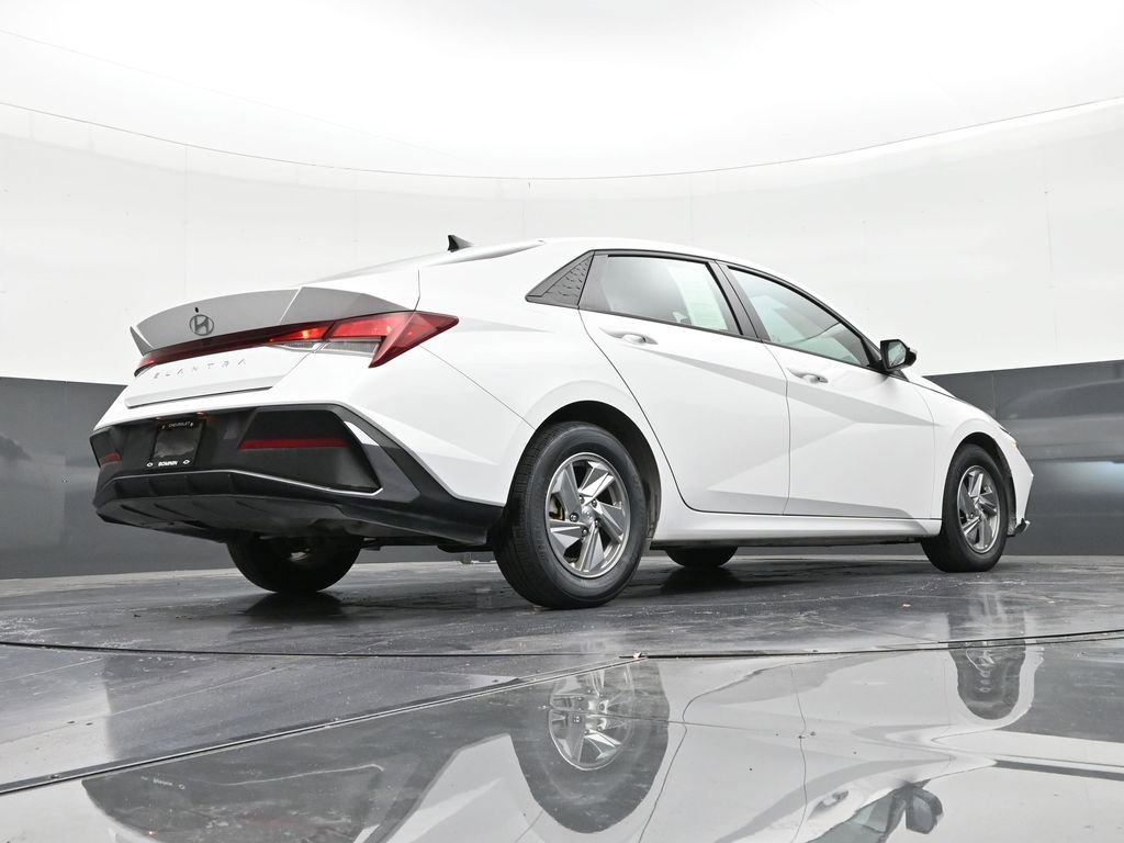 Used 2024 Hyundai Elantra SE image 24