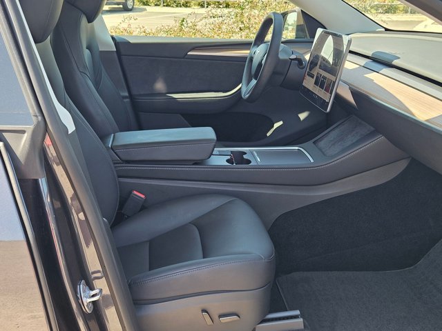 Used 2025 Tesla Model Y Long Range RWD image 22
