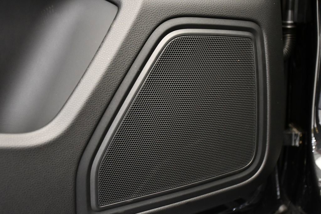 Certified 2025 Porsche Macan Turbo image 38