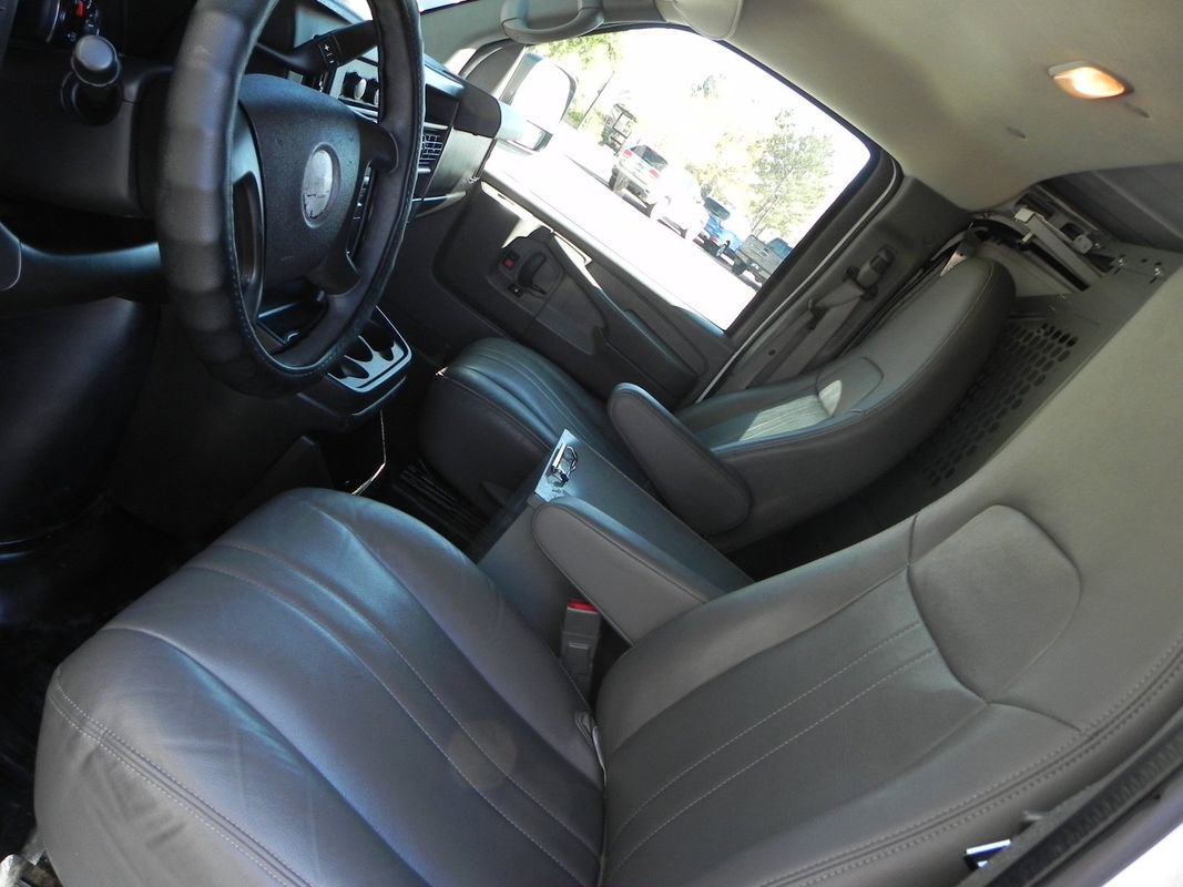 Used 2015 Chevrolet Express 3500 Extended image 14