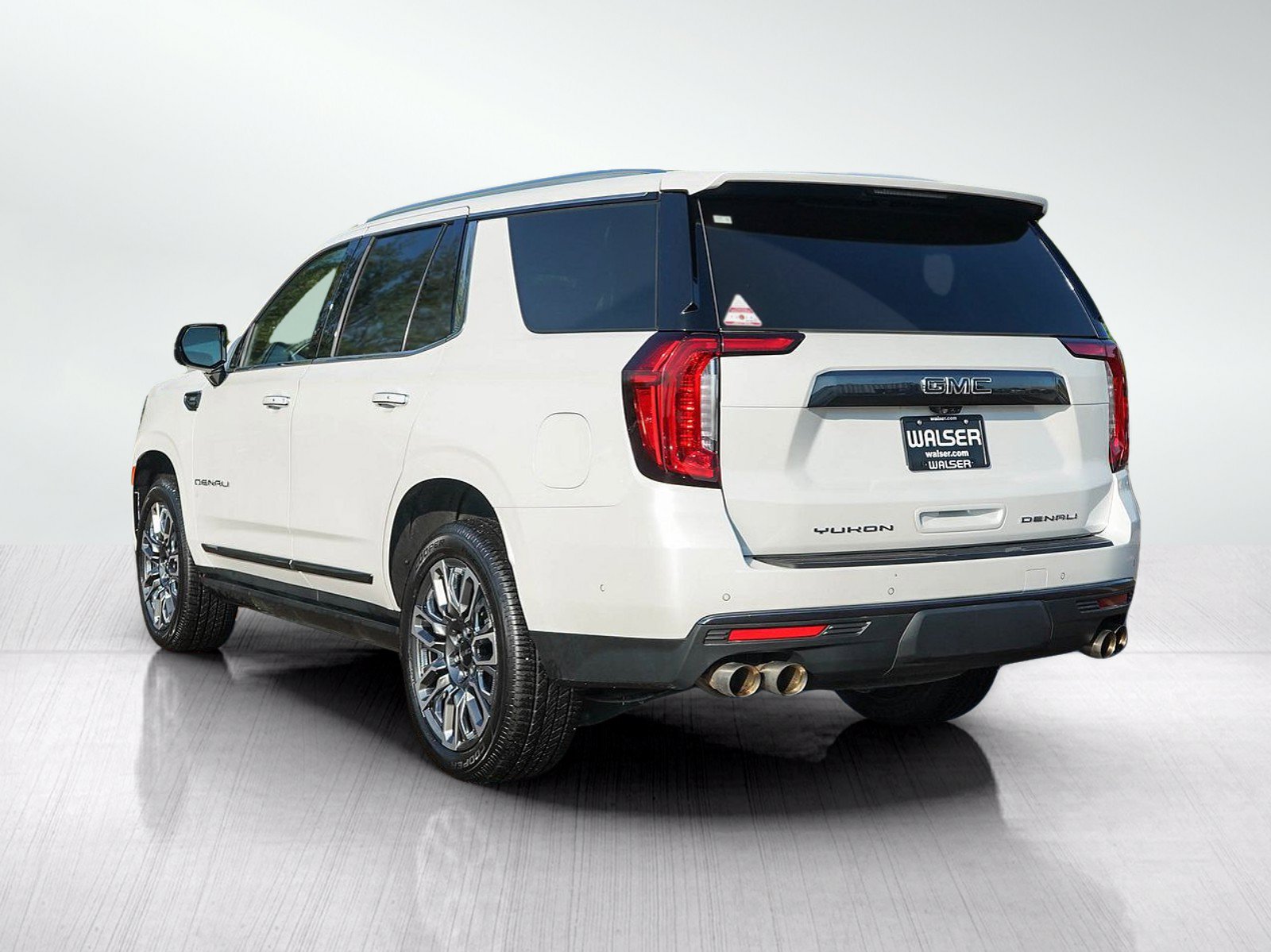 Used 2023 GMC Yukon Denali Ultimate AWD/4WD image 3