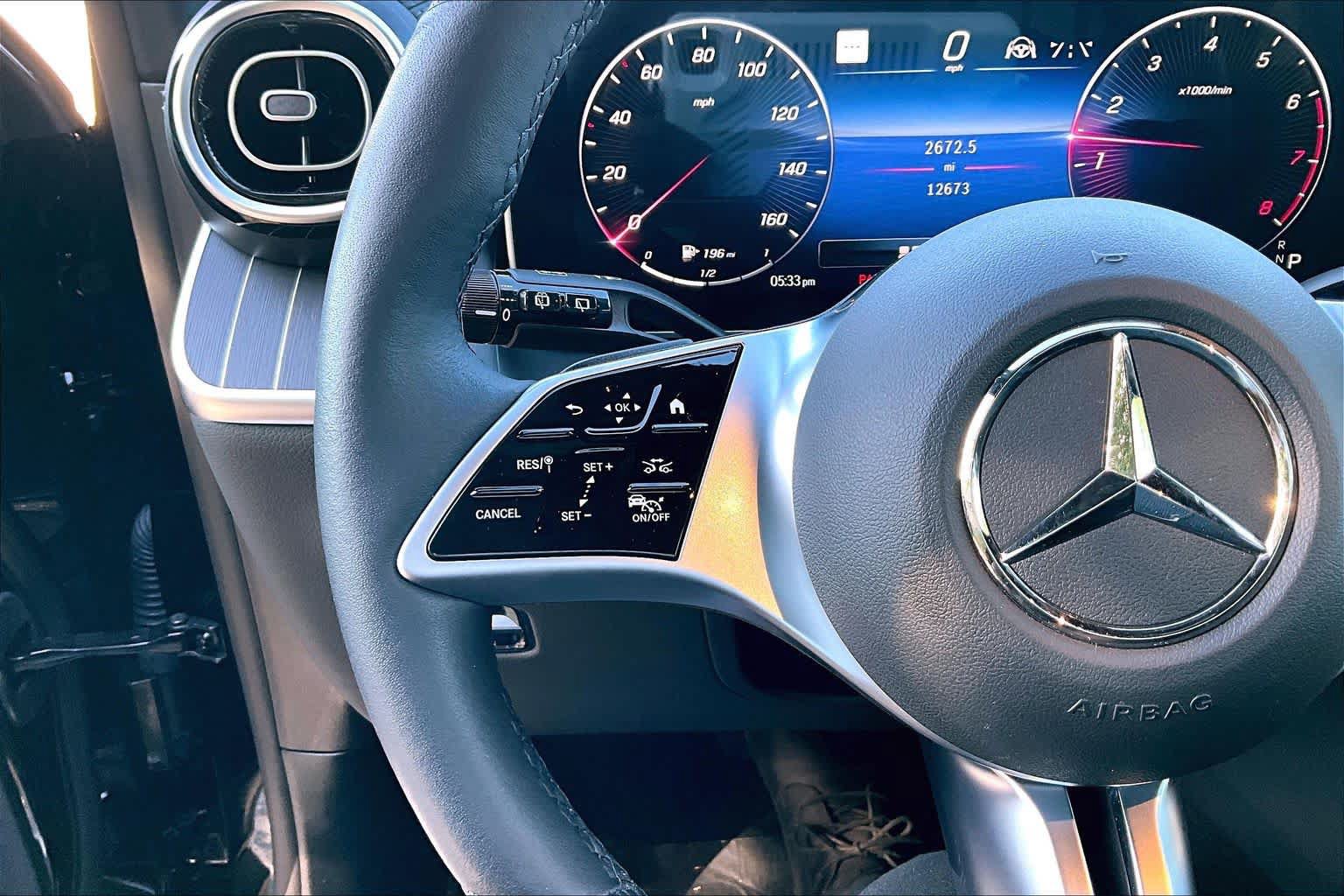 Used 2024 Mercedes-Benz GLC 300 4MATIC image 24