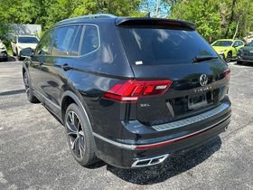 Used 2024 Volkswagen Tiguan SEL R-Line AWD/4WD image 7