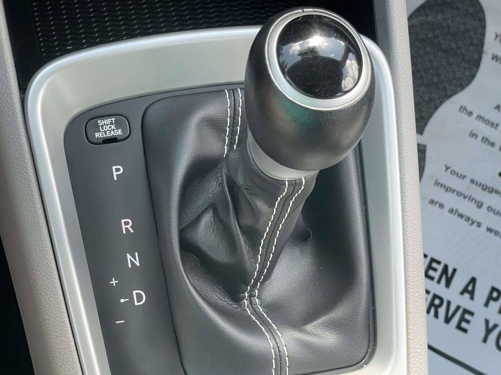 Certified 2024 Hyundai Venue SEL FWD image 23