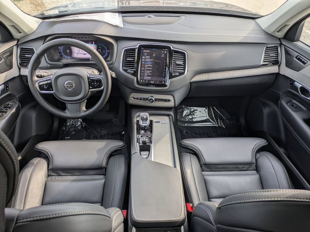 New 2025 Volvo XC90 T8 Ultra w/ Protection Package Premier AWD/4WD image 16