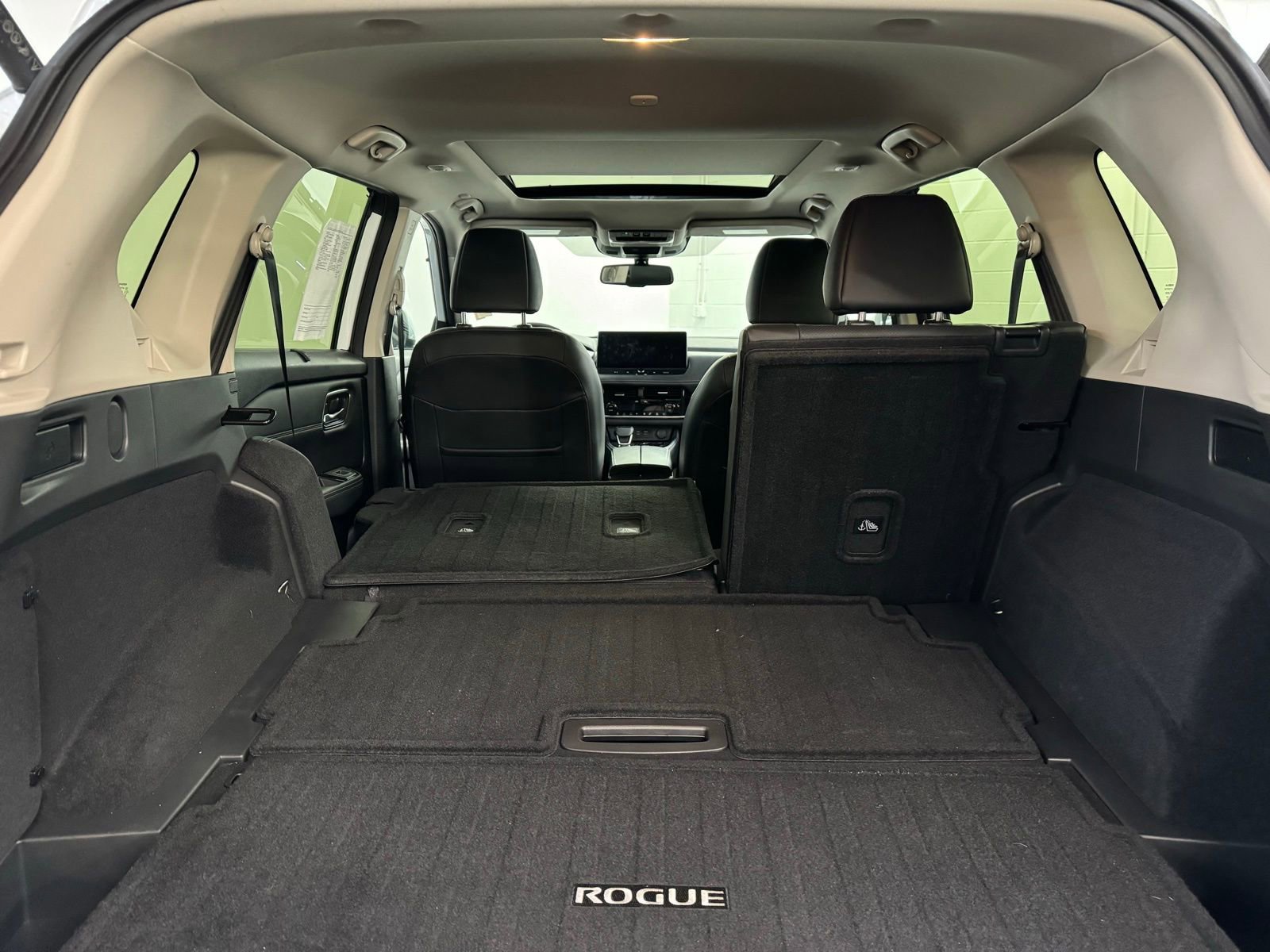 Used 2024 Nissan Rogue Platinum w/ Platinum Premium Package image 33