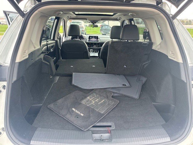 Used 2024 Nissan Rogue SV w/ SV Premium Package image 31