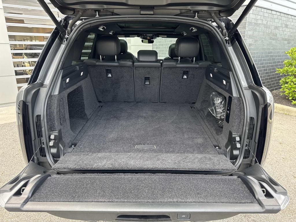 Used 2024 Land Rover Range Rover SE AWD/4WD image 6