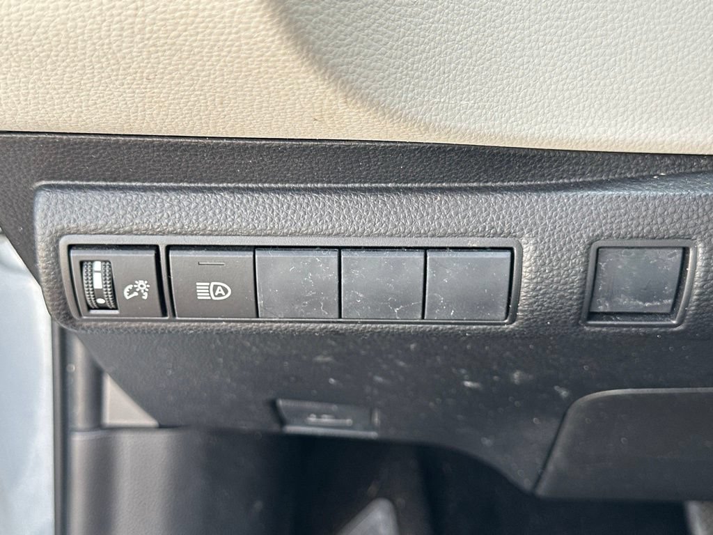 Used 2020 Toyota Corolla LE FWD image 17