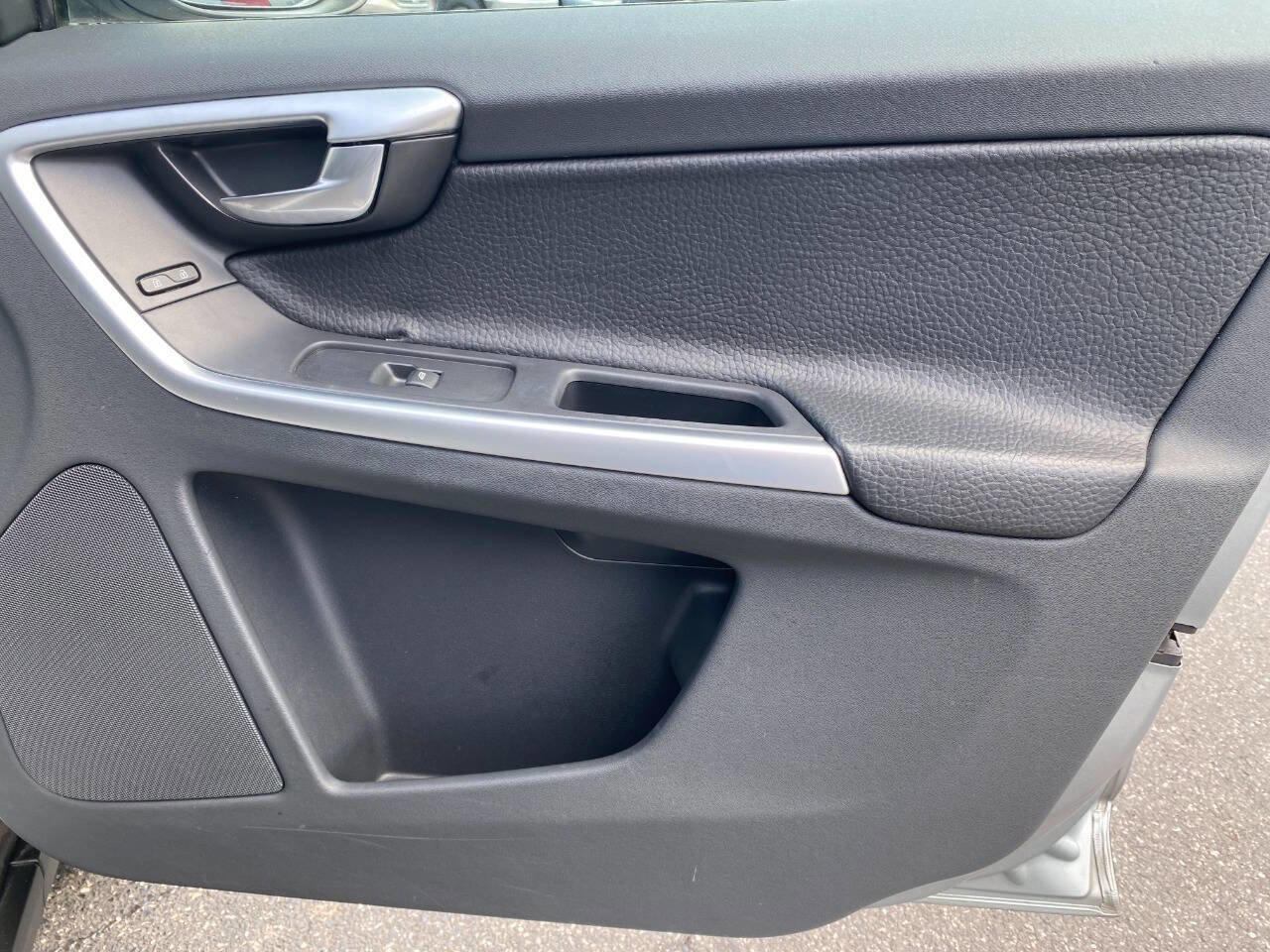 Used 2010 Volvo XC60 T6 image 32