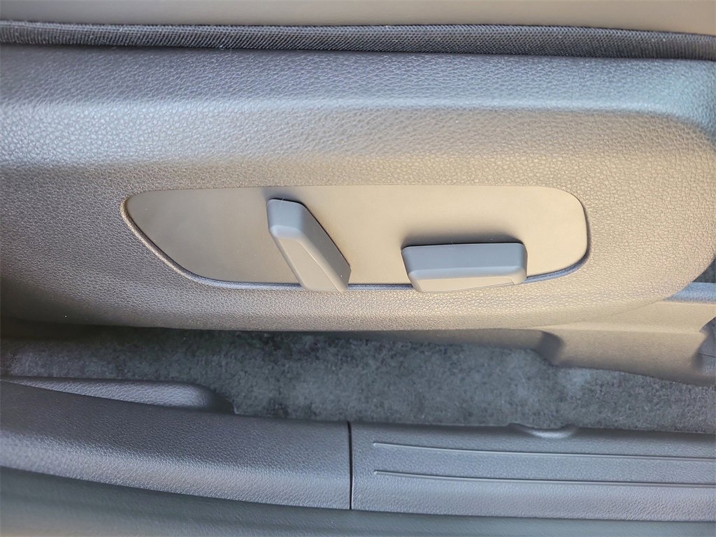 New 2026 Kia Carnival EX image 9