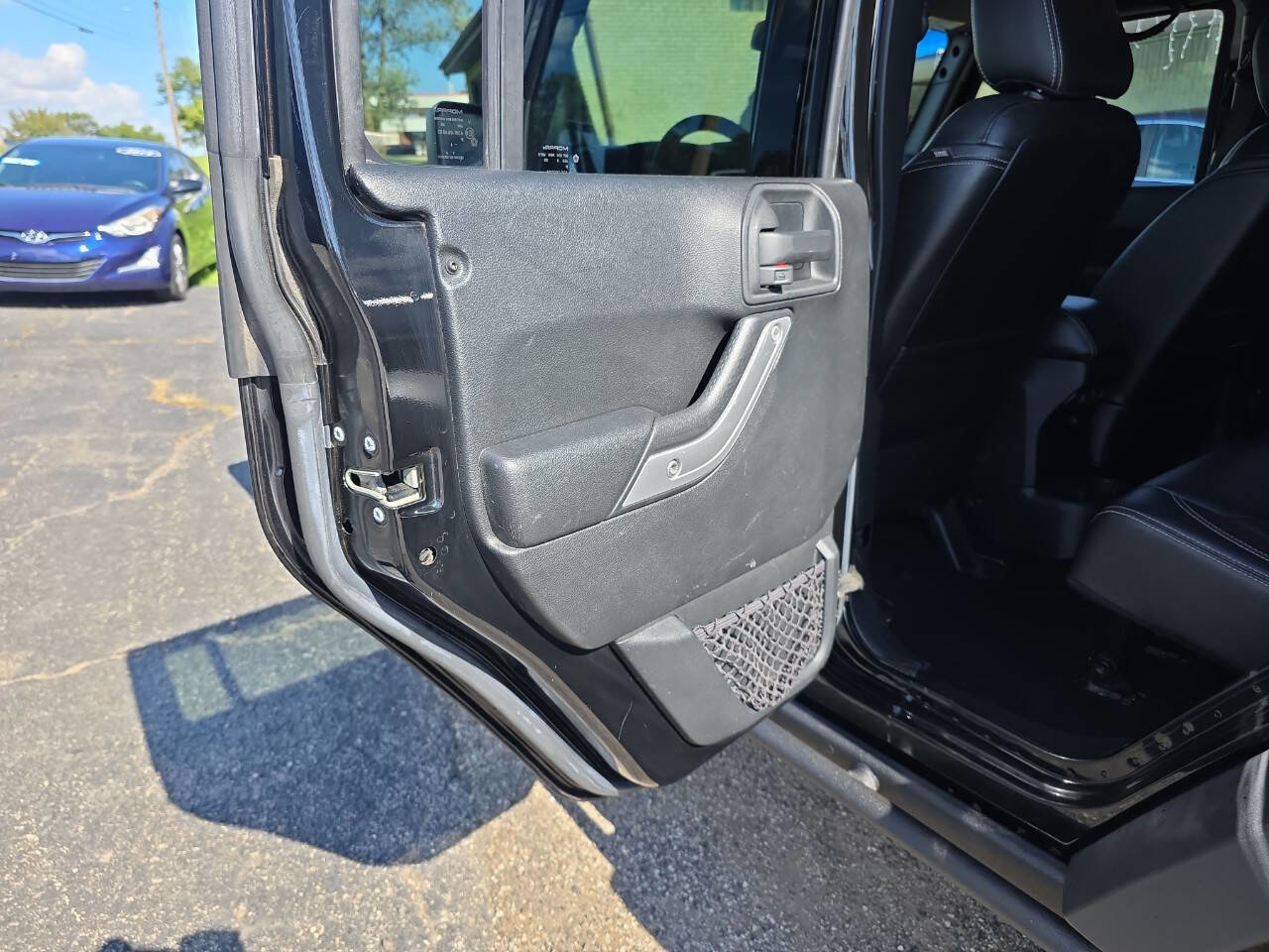 Used 2016 Jeep Wrangler Unlimited Rubicon AWD/4WD image 11