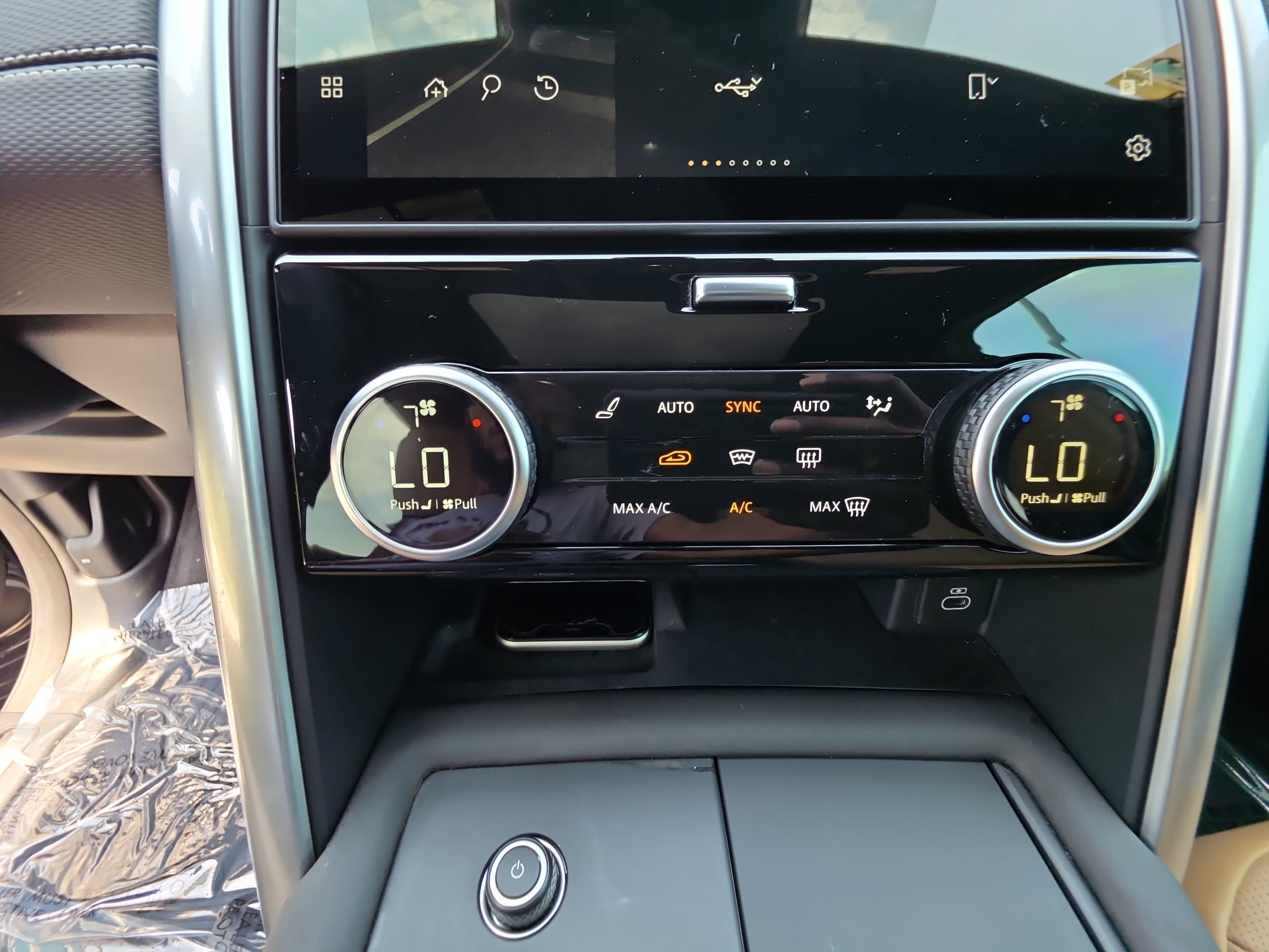 Used 2025 Land Rover Discovery Dynamic SE AWD/4WD image 23