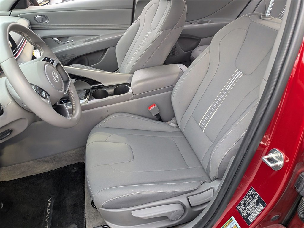 Certified 2024 Hyundai Elantra SEL w/ Convenience Package image 18