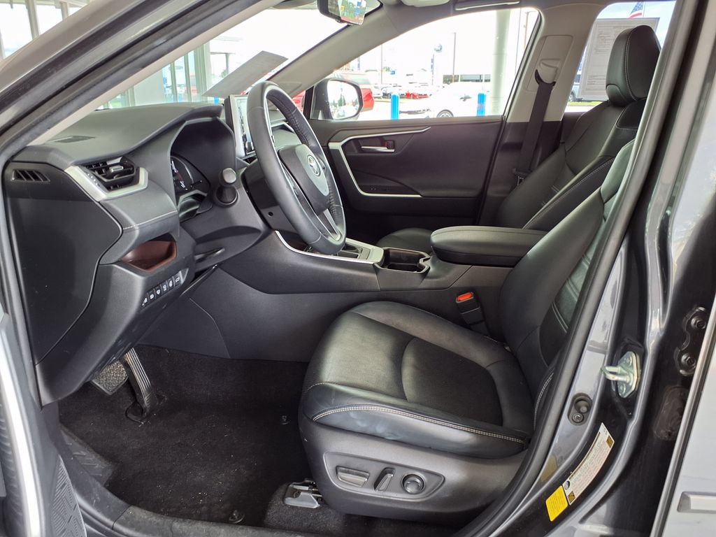 Used 2020 Toyota RAV4 Limited FWD image 21
