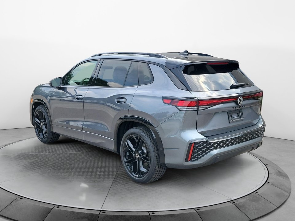 New 2026 Volkswagen Tiguan SE R-Line FWD image 5