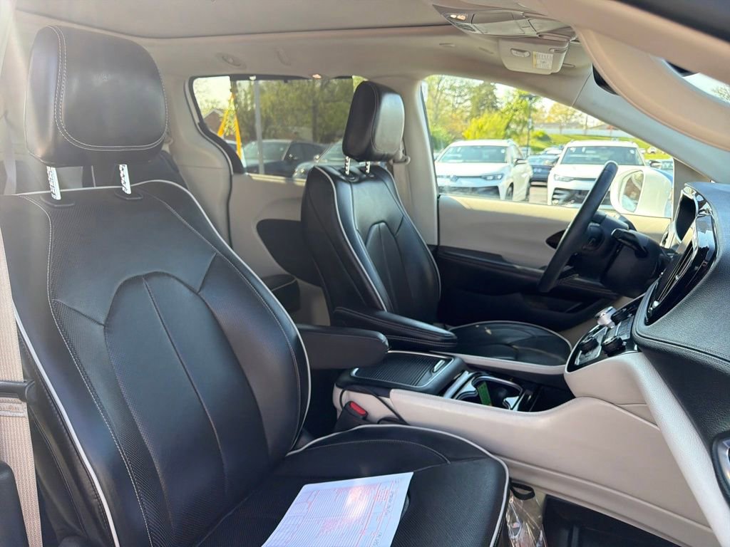 Used 2022 Chrysler Pacifica Limited image 48