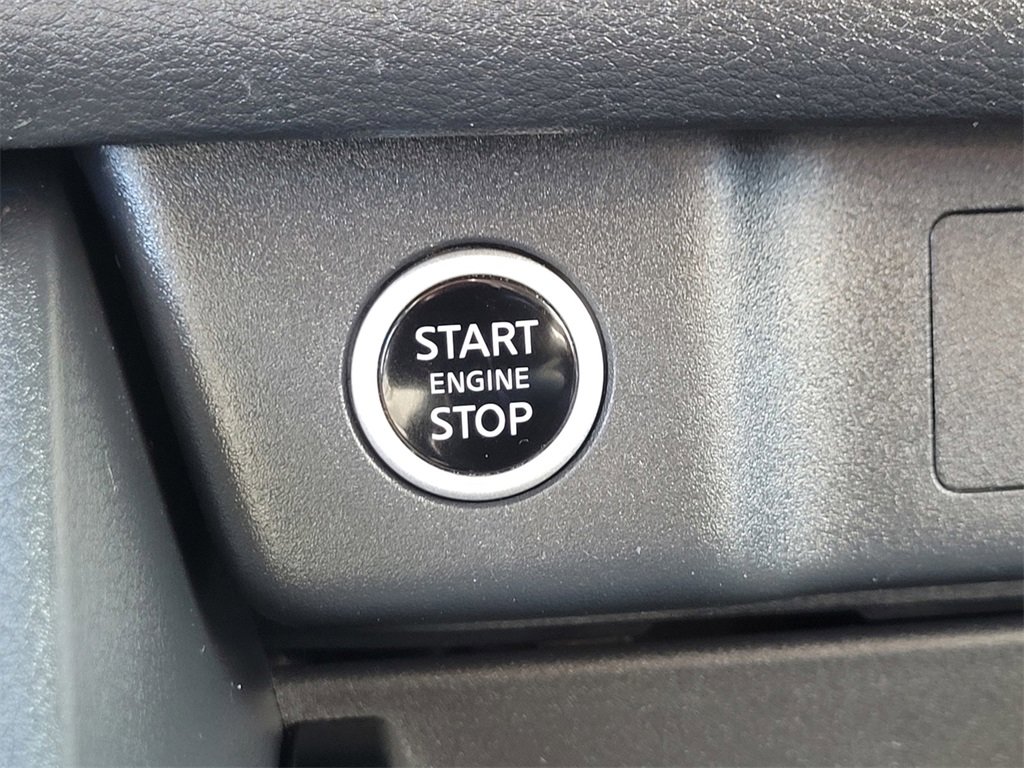 Used 2023 Nissan Rogue SV image 21