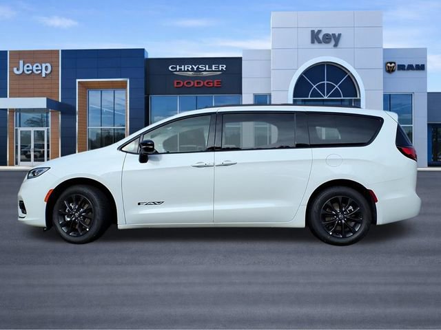 New 2025 Chrysler Pacifica Select w/ Fav Edition Package FWD image 4
