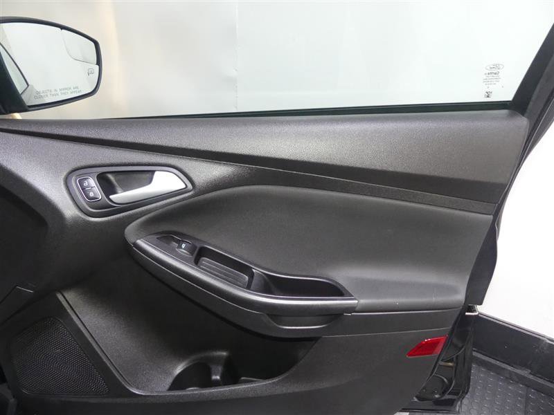 Used 2015 Ford Focus SE w/ SE Cold Weather Package image 17
