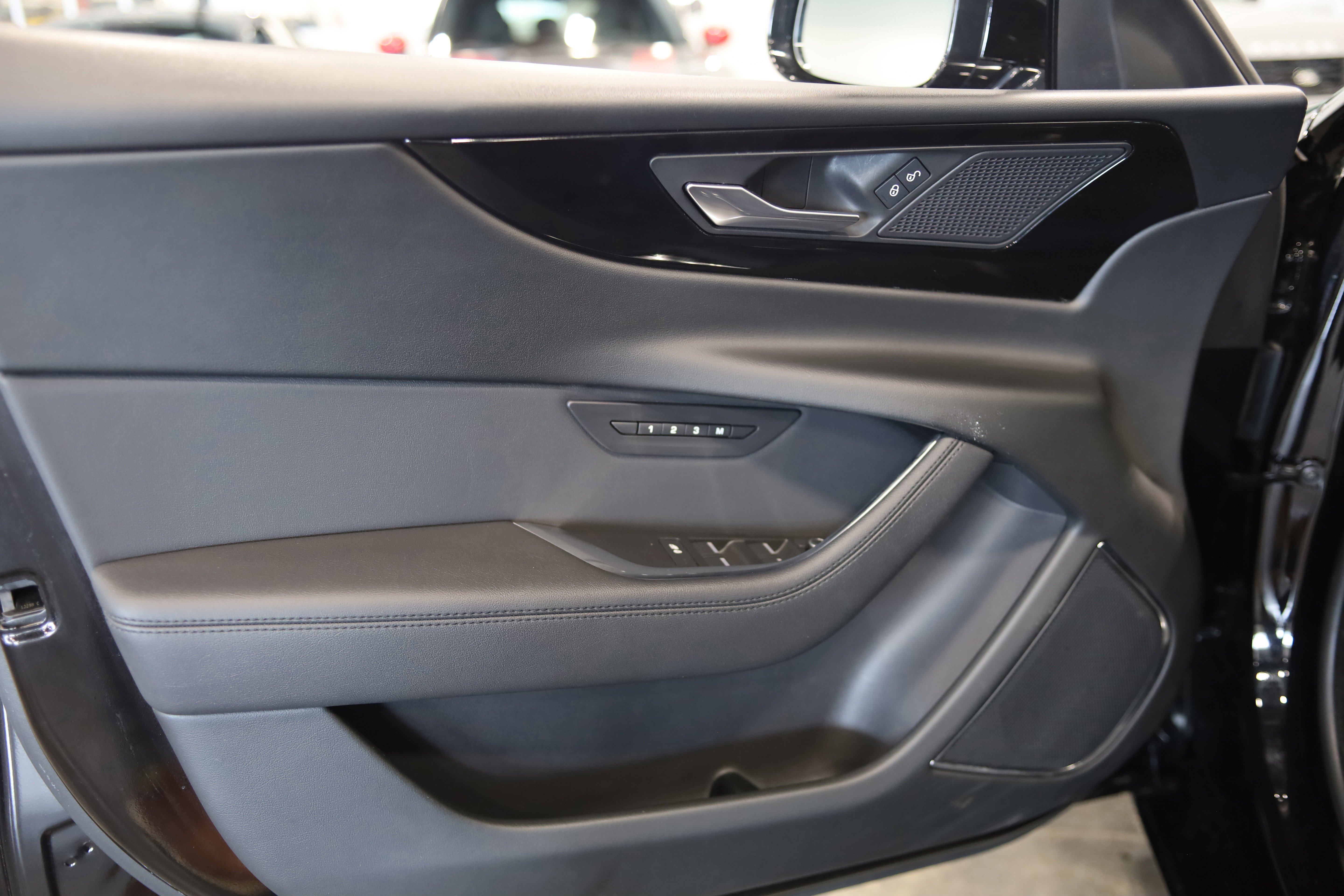 Used 2020 Jaguar XE S image 10