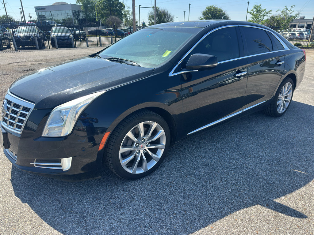 Used 2015 Cadillac XTS Luxury FWD image 1
