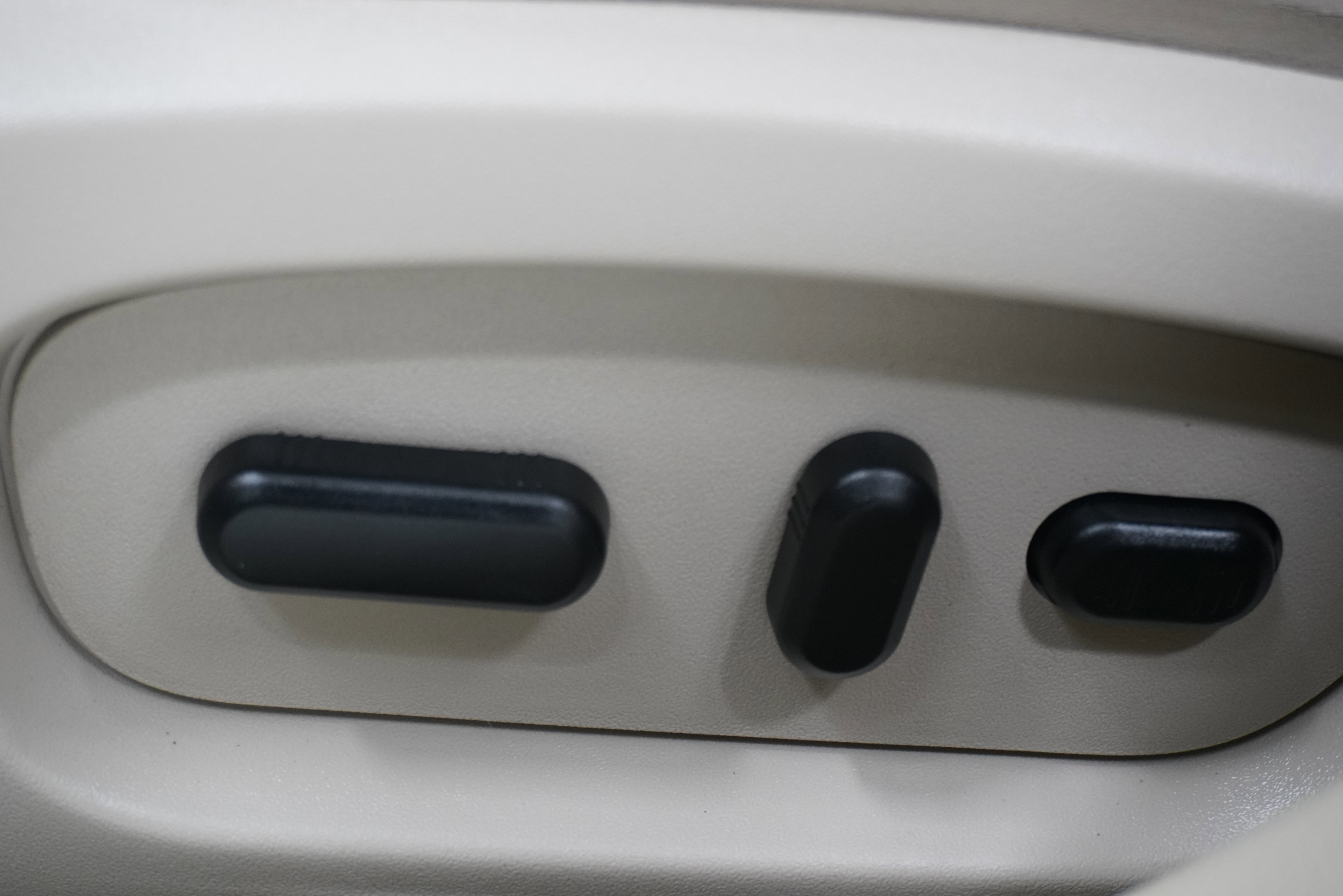 Used 2011 Ford Taurus Limited w/ 301A Rapid Spec Order Code image 15