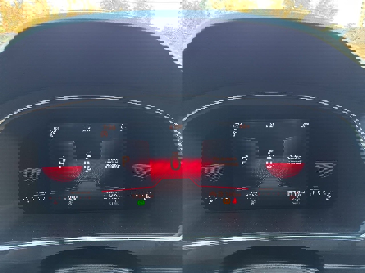 Used 2022 Volkswagen Tiguan SE R-Line image 16