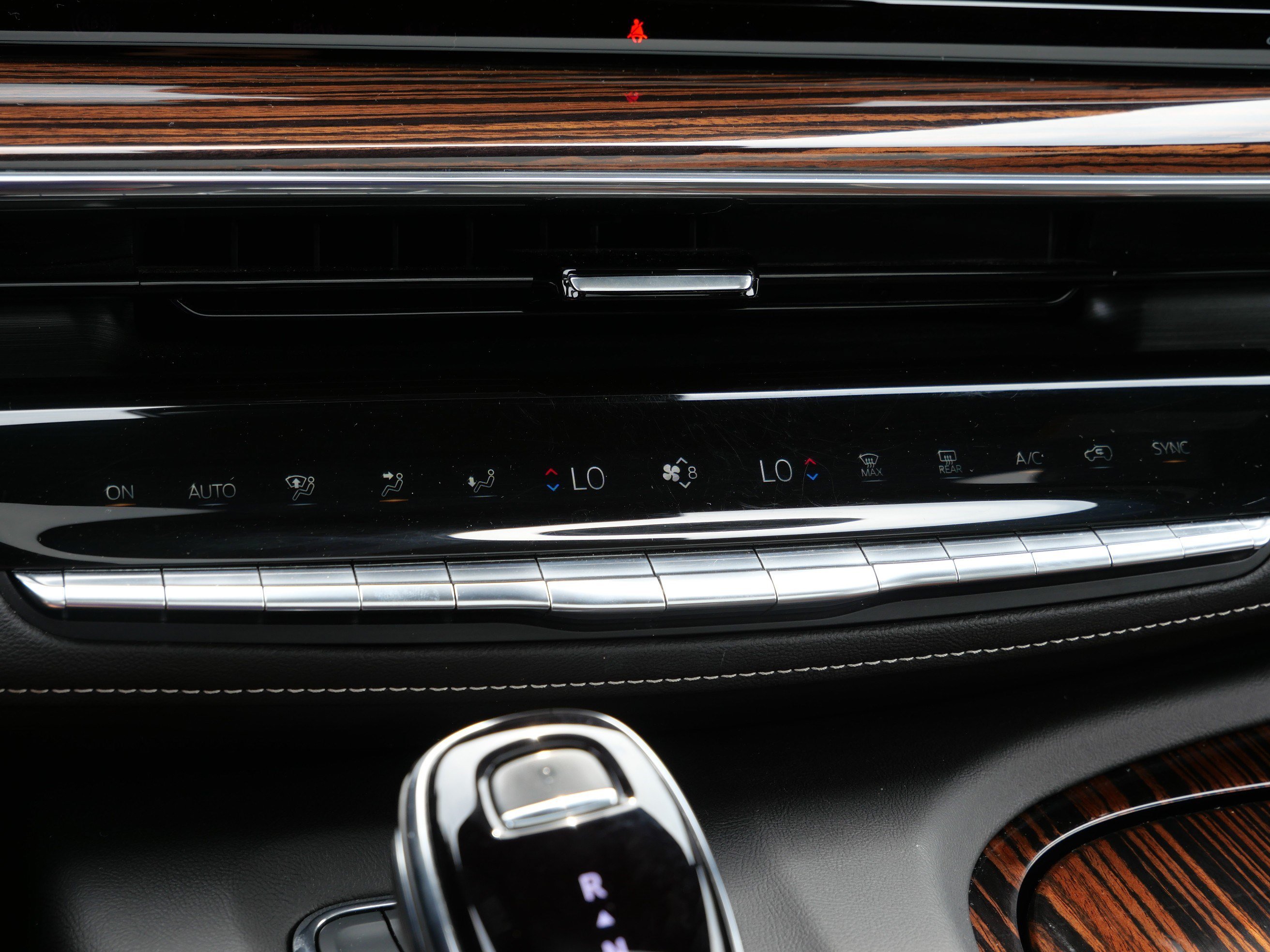 Certified 2023 Cadillac Escalade ESV Premium Luxury w/ Performance Package AWD/4WD image 22
