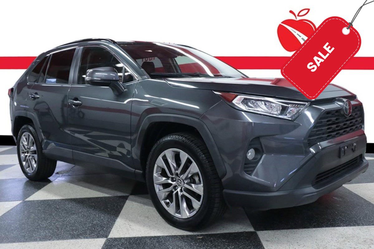 Used 2020 Toyota RAV4 XLE Premium FWD image 1