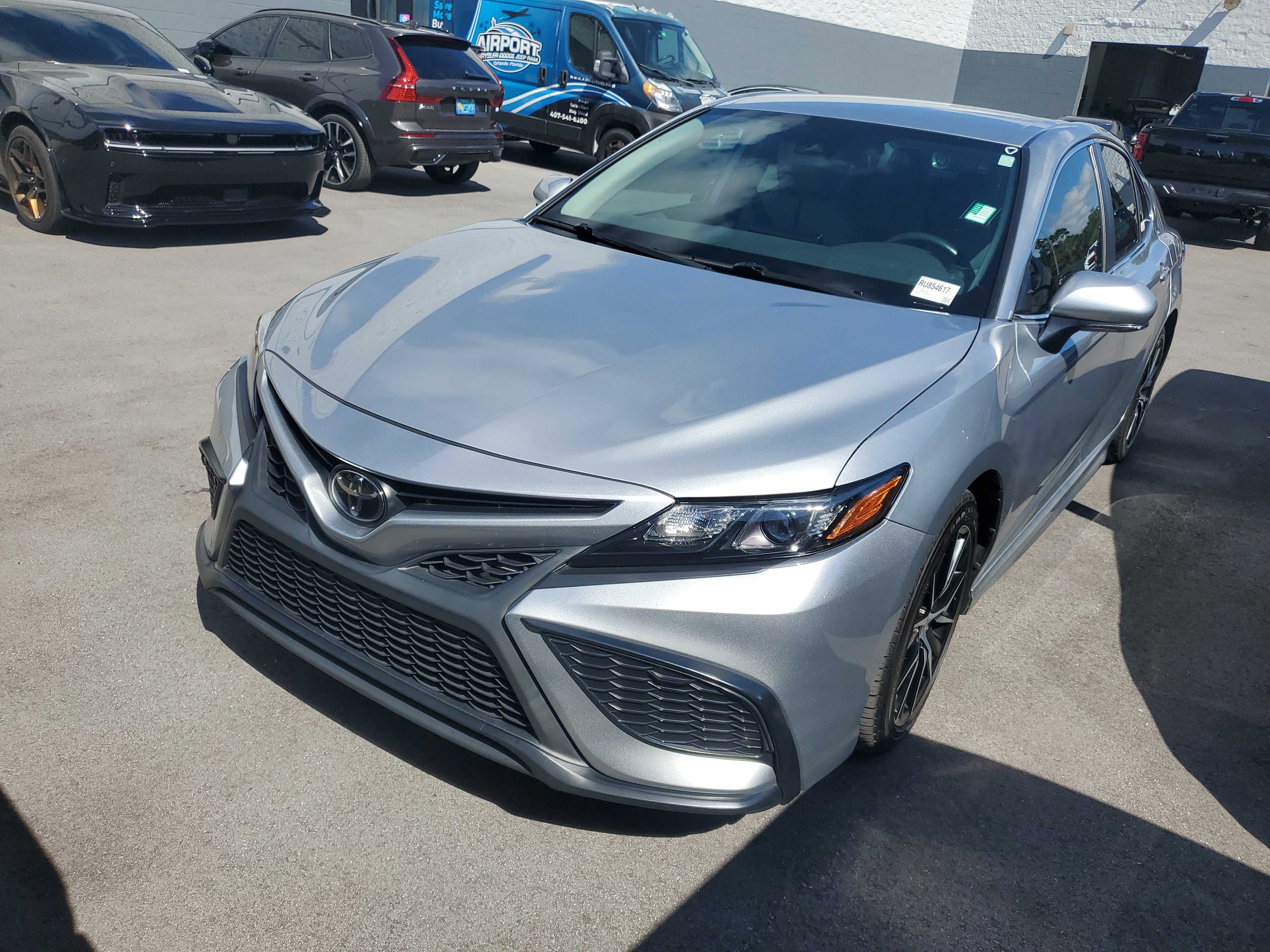 Used 2024 Toyota Camry SE w/ Convenience Package FWD image 3