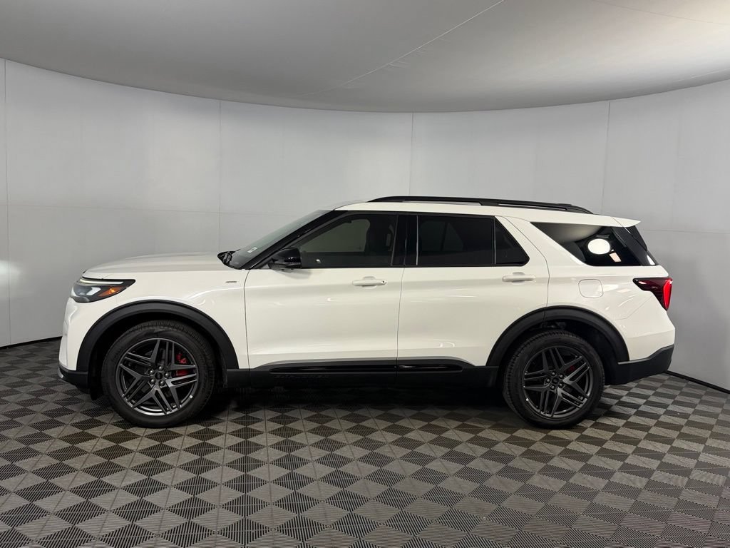 Used 2025 Ford Explorer ST-Line w/ ST-Line Street Pack AWD/4WD image 10