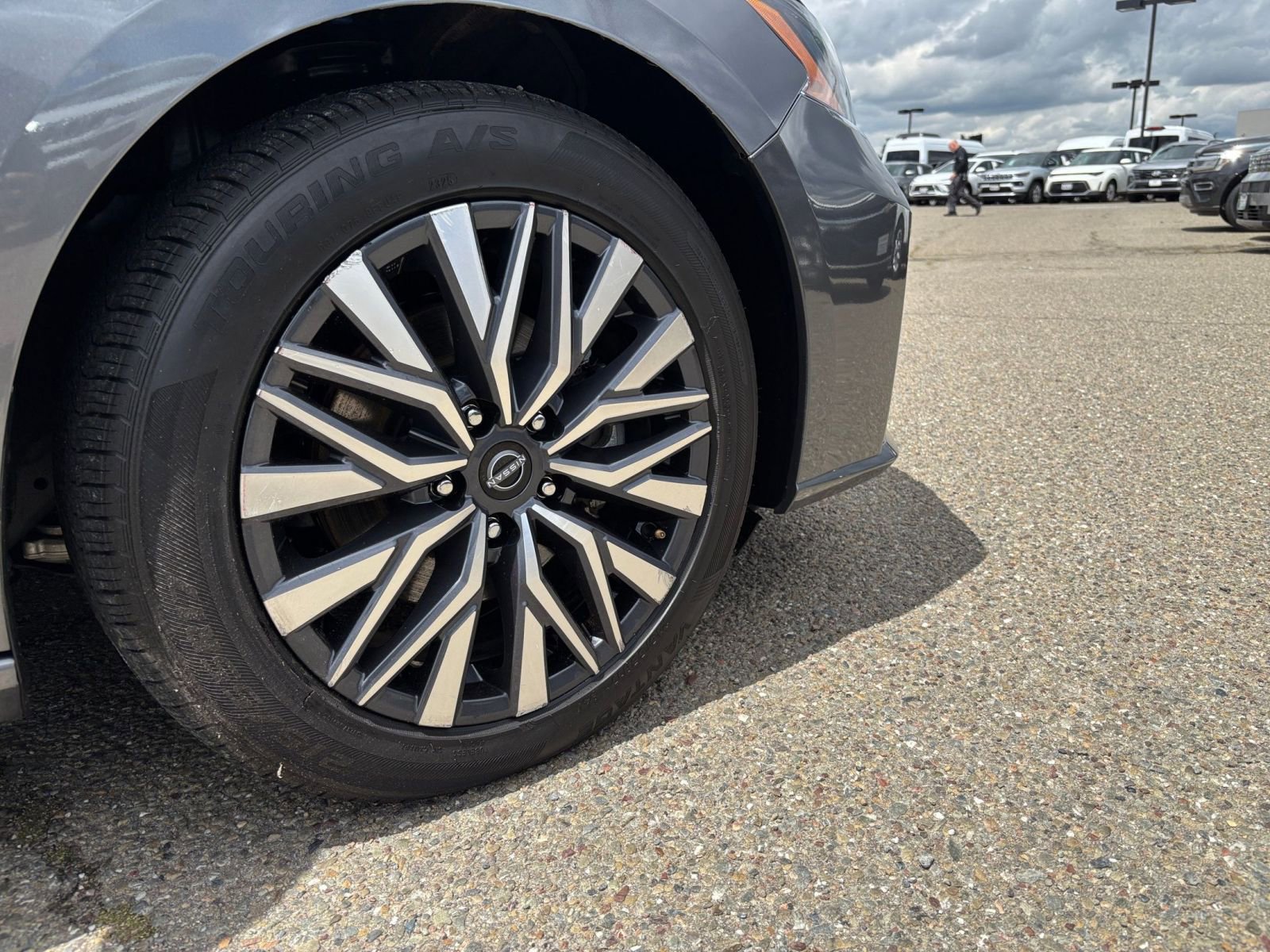 Used 2025 Nissan Altima 2.5 SV FWD image 31