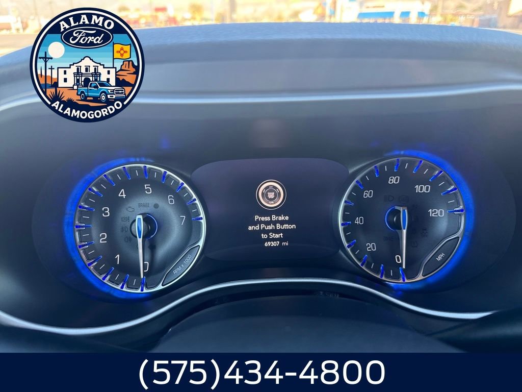 Used 2023 Chrysler Pacifica Touring-L w/ Uconnect Theater Family Group image 7