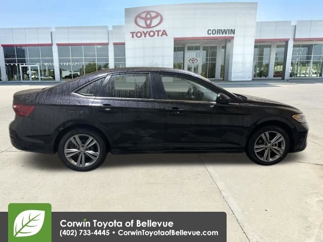 Used 2024 Volkswagen Jetta SE image 6