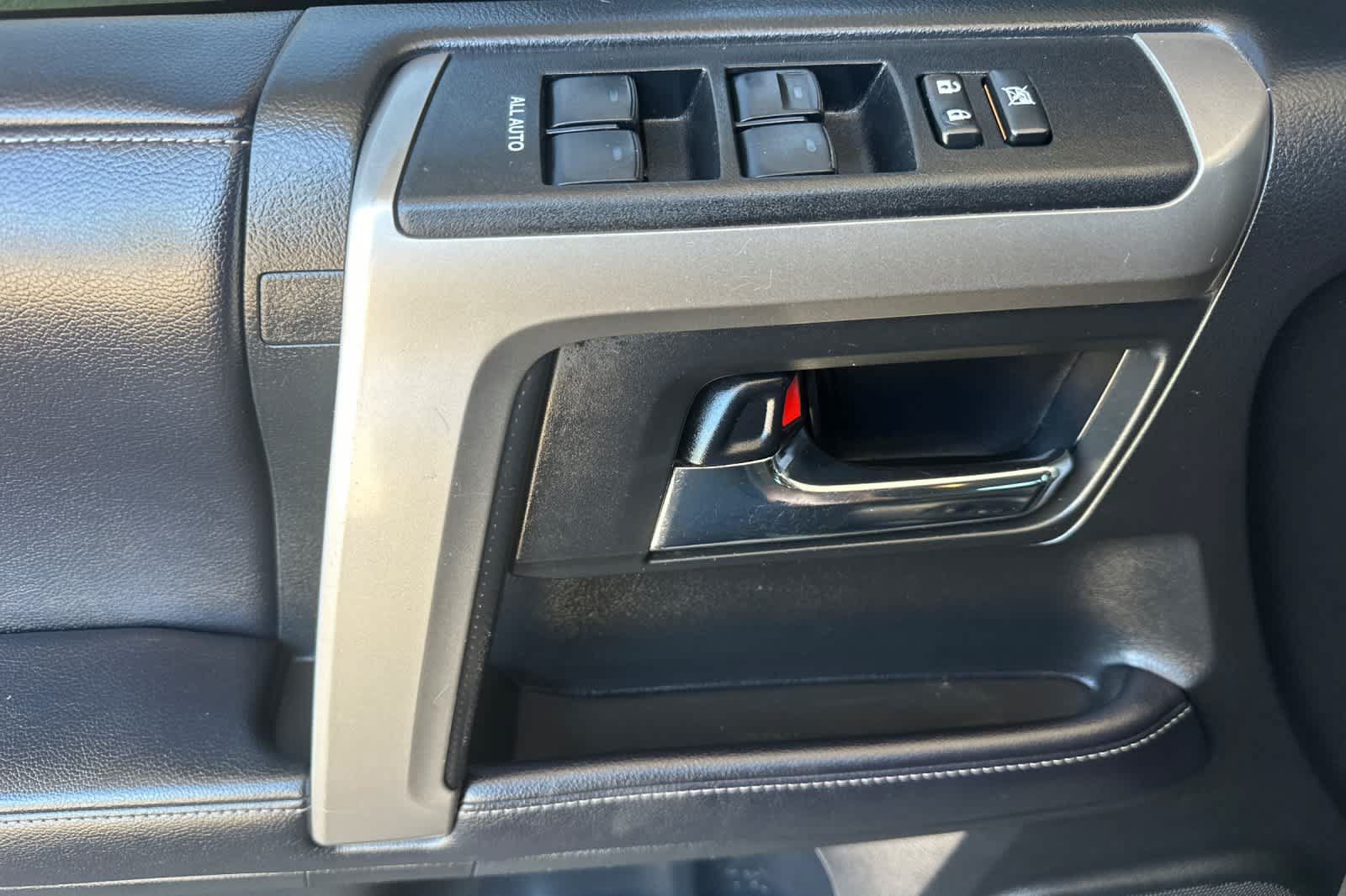 Used 2018 Toyota 4Runner SR5 Premium AWD/4WD image 12