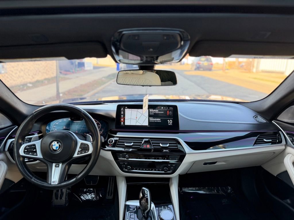 Used 2021 BMW M550i xDrive w/ Dynamic Handling Package image 31
