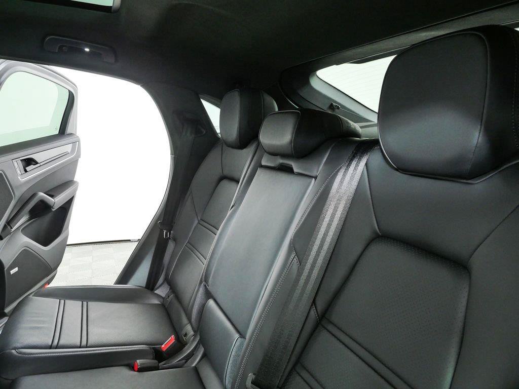 New 2026 Porsche Cayenne GTS AWD/4WD image 22