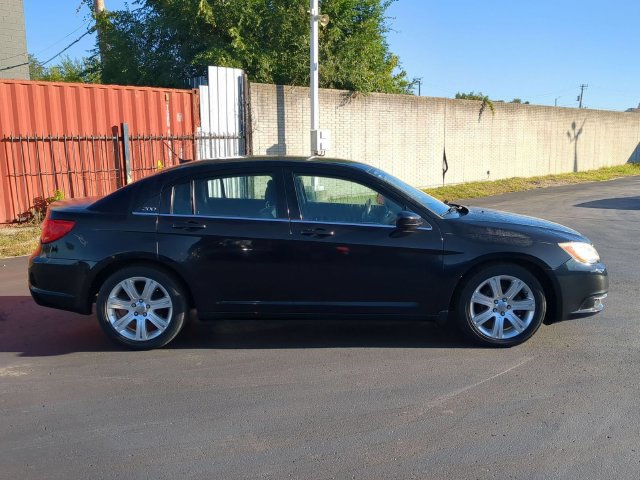 Used 2012 Chrysler 200 Touring w/ Cold Weather Group FWD image 7