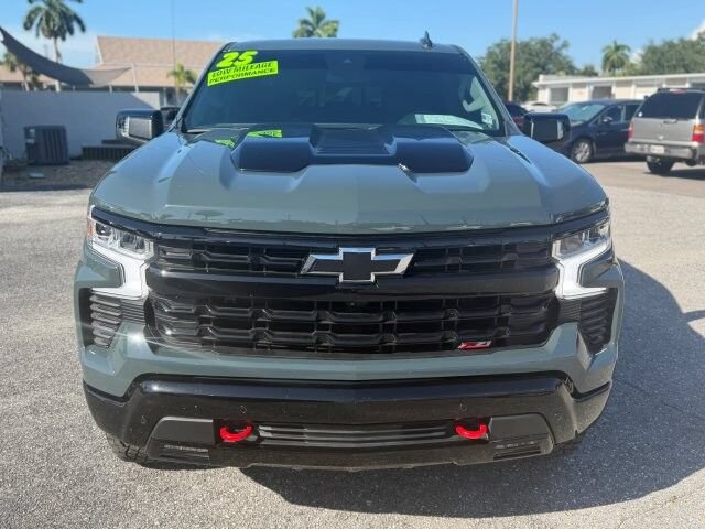 Used 2025 Chevrolet Silverado 1500 LT Trail Boss w/ Convenience Package II AWD/4WD image 2