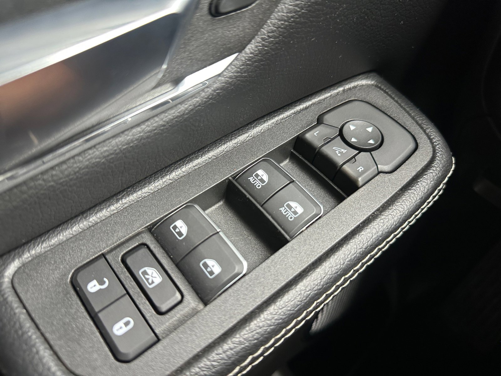 Used 2025 RAM 1500 Laramie image 16