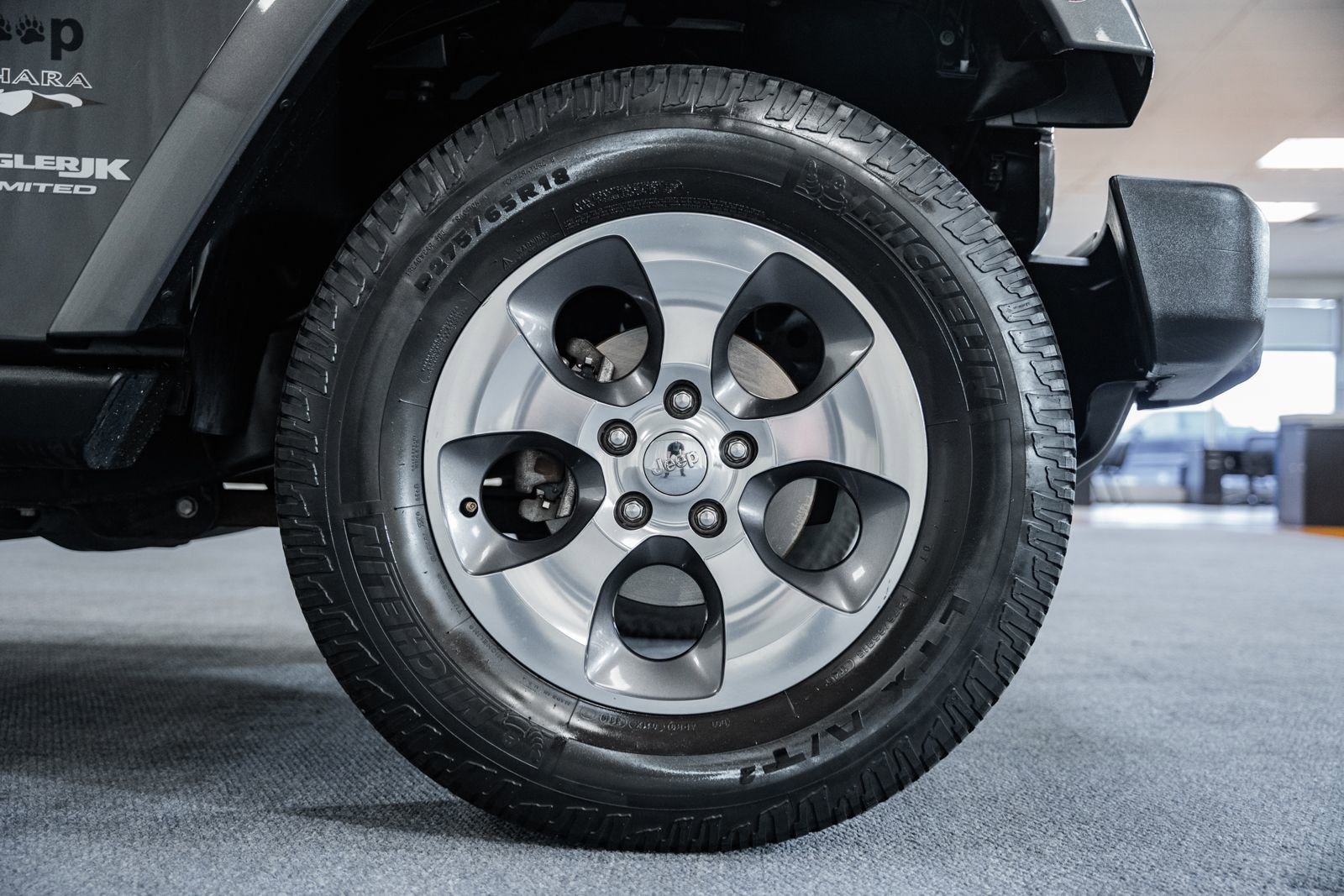 Used 2018 Jeep Wrangler Unlimited Sahara w/ Connectivity Group image 21