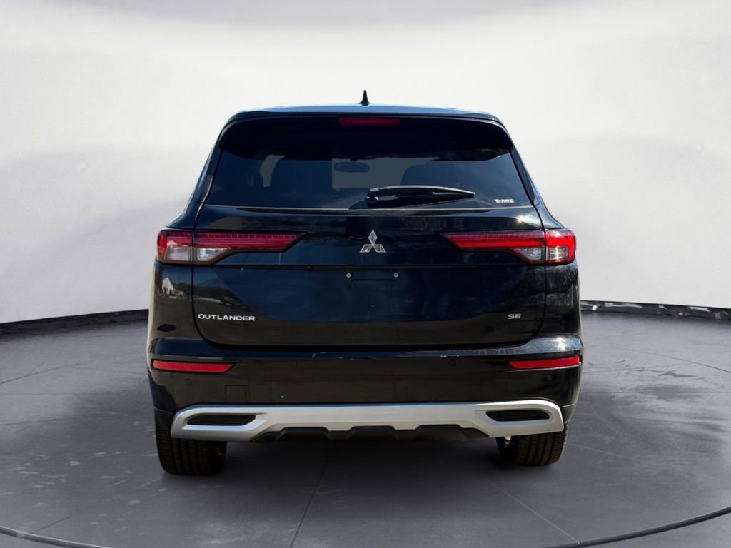 Used 2022 Mitsubishi Outlander SE image 4